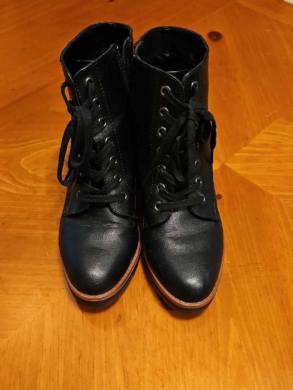 Naturalizer Black Lace-Up Ankle Boots with Contrast Trim